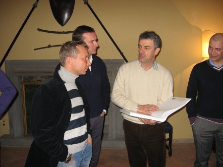 Renzo Cotarella con Oliver Glowig. Alle spalle Angelo Perrella, Massimiliano Pasquini